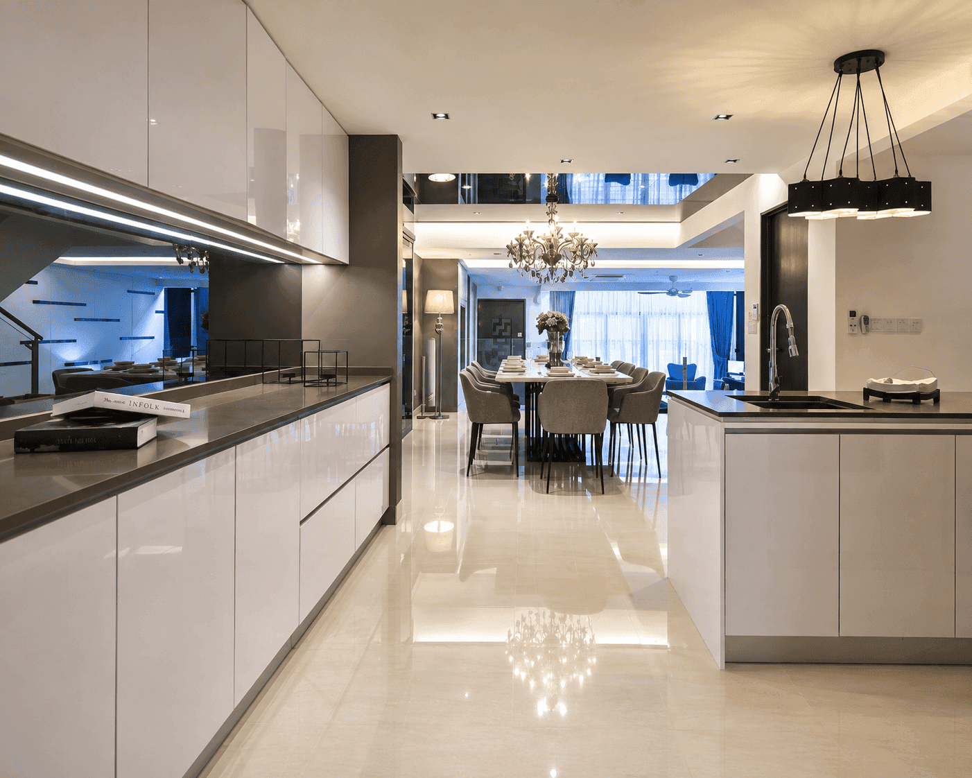 Modern modular kitchen by Ainthiram in Chennai